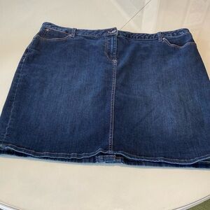 Talbots jean skirt
Size 18 W petite